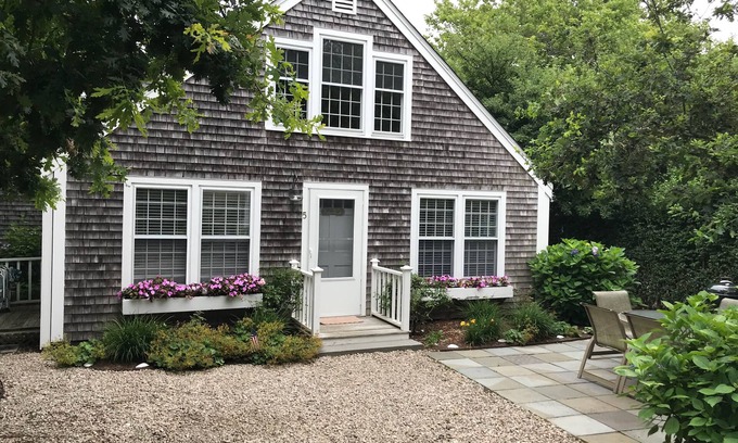 Nantucket Town Cottage | Family-Friendly 2 Bedrooms with Loft Near Town Center