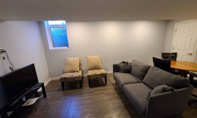 Halton Regional Municipality House | Cozy 2-Bedroom Basement Apartment with Kitchen Access