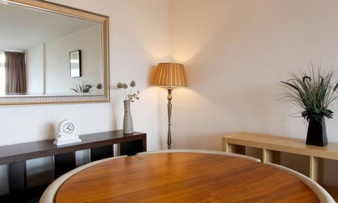 Maida Vale Apartment | Ideal Base for London Exploration with Kitchen & Spa Access