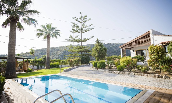 Megalo Metochi Villa | Family-Friendly Retreat with Pool and Spacious Garden