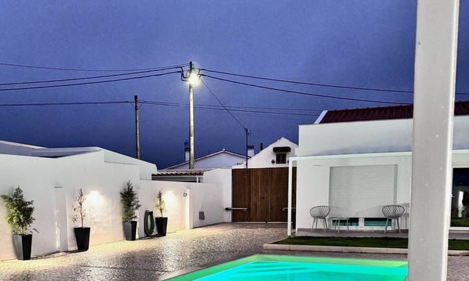 Mouraria Villa | 2 Bedrooms Villa in the west of Portugal, near the beach, with swimming pool