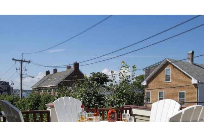 Yachting Village Condo | Relaxing 2-Bedroom Loft with Deck and Fireplace on Thames St