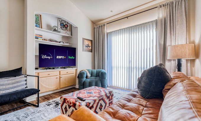 West Congress Condo | 2 Beds - 1 Bath - Pools - HotTub - GYM - Pet friendly - Serene Environment