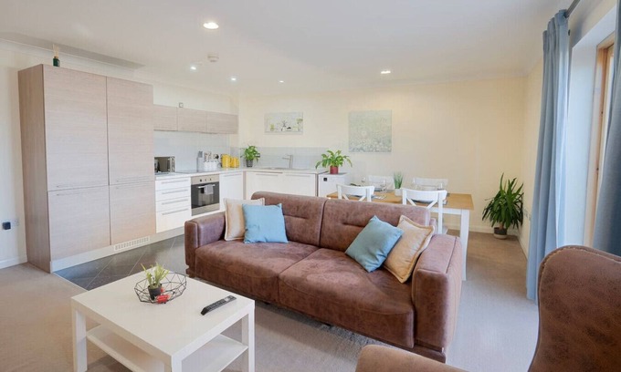 Theatreland Birmingham Apartment | Modern 2-Bed Flat Steps from City Centre & Key Amenities