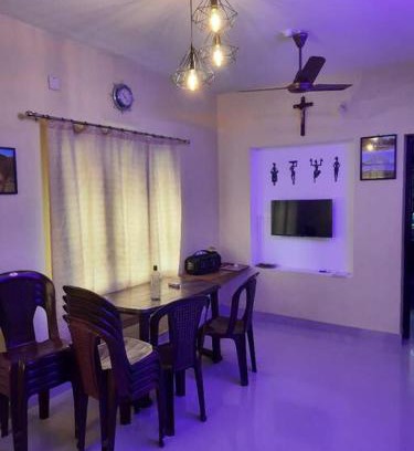 Adyar House | Ideal 2 BHK House with Parking for Up to 10 Guests