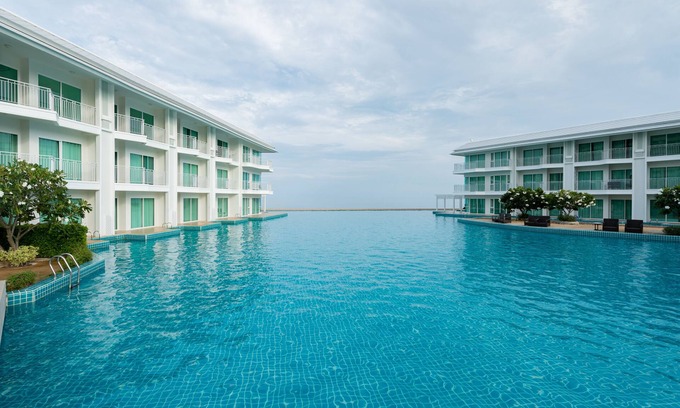 Cha-am Condo | Beachfront One Bedroom Retreat with Pool in Cha-am