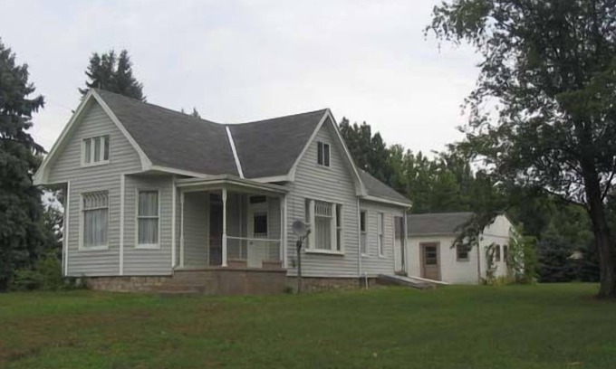 Nauvoo House | Conveniently Located Near Nauvoo Temple & Historic Sites