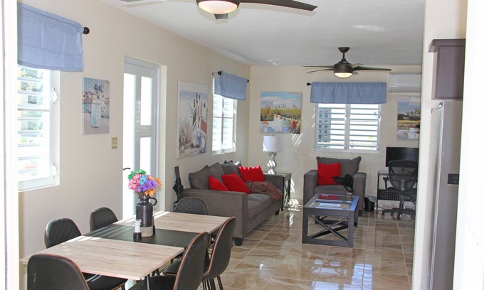 Stella House | Ideal Beachside Retreat: Steps to Ocean & Downtown Fun!