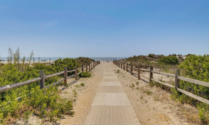 North End Condo | 2 Blocks to Beach Access: Ocean City Adventure!