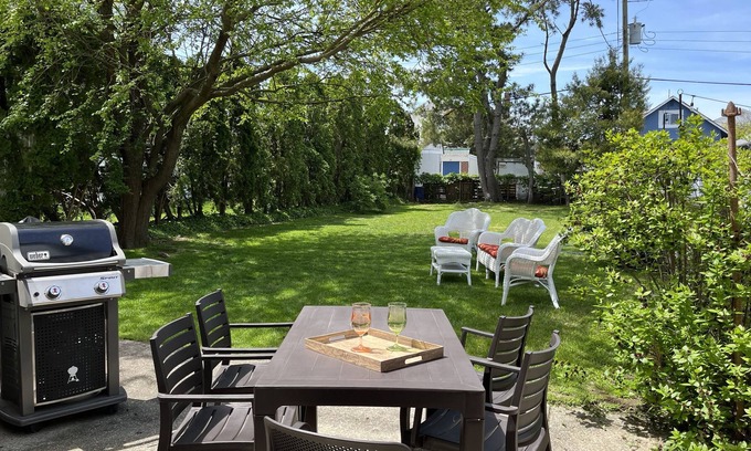 Ventnor City Apartment | Beachside Retreat: 2 BR with Pool & Spa Amenities