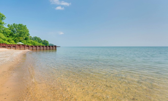 Lexington Cottage | 2 Blocks to Beaches: Peaceful Retreat in Lexington