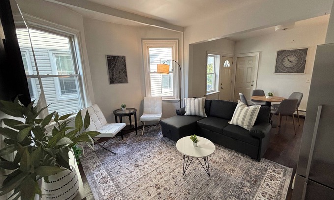 Bayonne Apartment | 2 BR 15 Min to NYC: Parking, Pets OK, Laundry