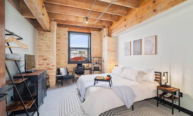Canal Park Condo | Ideal 2 BR Retreat in Canal Park with Pool & Ocean Views