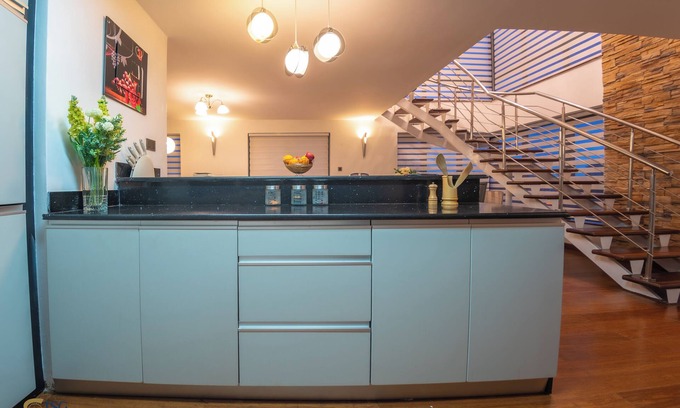 Central Business District Apartment | 2-br aptmt in the heart of Kilimani Nairobi with WiFi, Gym, pool and restaurant