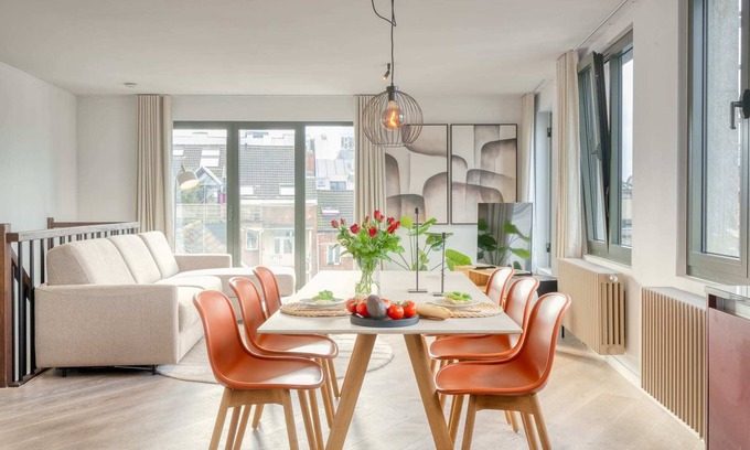 University District Apartment | Inviting 2-BR Getaway with Majestic Views and Amenities