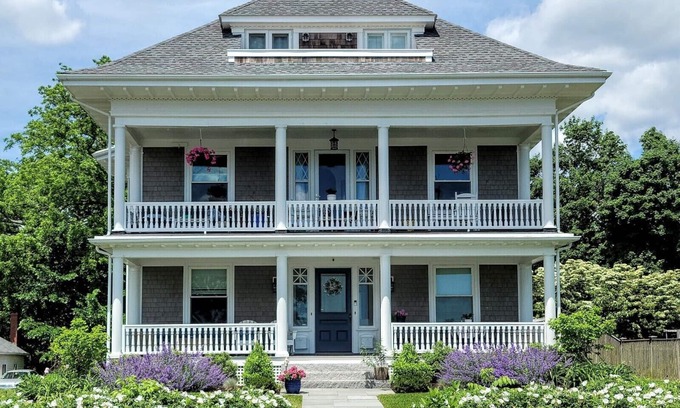Beverly Apartment | Top-Rated 2 BR Harborfront Apartment Near Independence Park