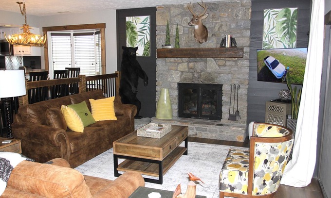 Blowing Rock Condo | Ideal 2 BR Chetola Resort with Spa & Lake View Amenities