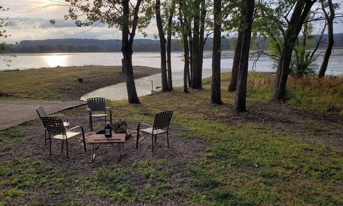 Prairie Du Chien House | Experience Lakefront Bliss at Gremore Lake Retreat