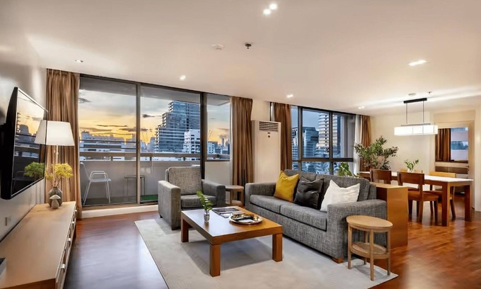 Silom Condo | 2 BR Lumpini/City View/Monthly