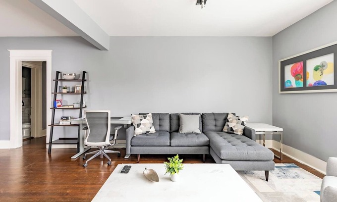 Turtle Creek House | Pet Friendly 2 BR Oak Lawn House Near Uptown with WFH Setups