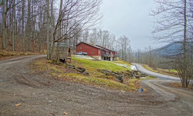 Hawthorne Valley House | Discover Hawthorne Valley 4: Family-Friendly Retreat