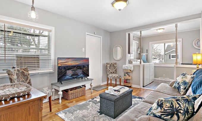 Oakwood Hills House | 2 BR remodeled home near Cary/Crystal Lake/McHenry