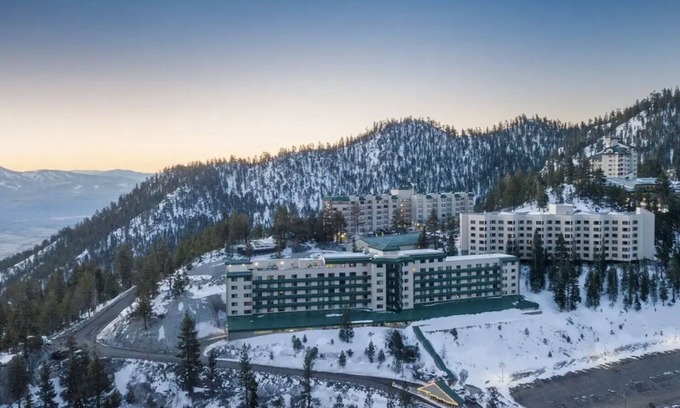 Tahoe Village Resort | Discover Ridge Tahoe Resort: Pool, Spa & Family-Friendly Fun