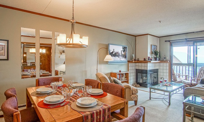 Snowshoe Condo | Guest Rated 10/10: SnowCrest 214A with Hot Tubs & Games