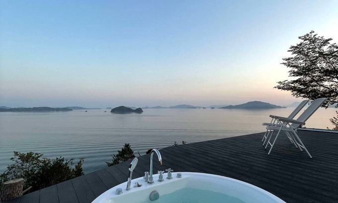 Kurahashi House | Oceanfront 2 BR Villa with Hot Tub and Breathtaking Views