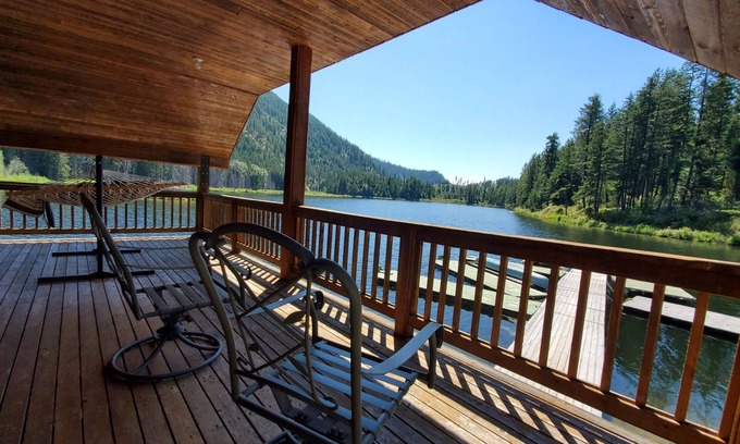 Chewelah Cabin | Private Lakefront Cabins with Hot Tub & Spa Amenities