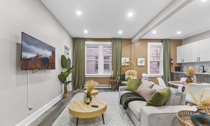 Upper Roseville Apartment | Comfortable Stay Near NY with Breakfast & Family Amenities