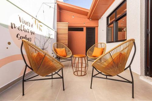 Cristo Rei House | Bohemian Retreat with Child-Friendly Amenities Near Botânico