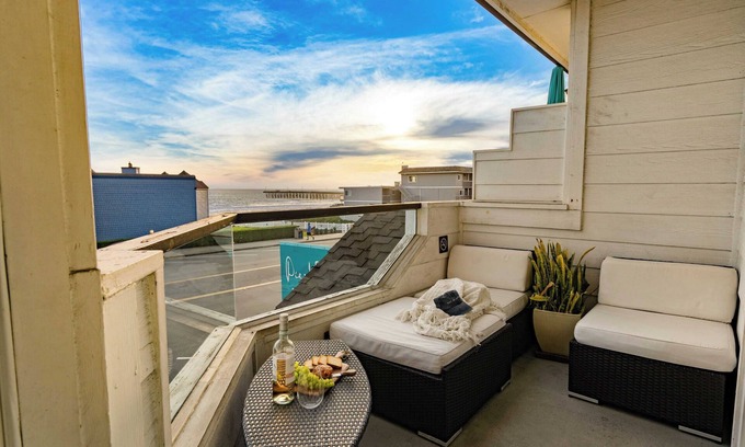 Cayucos Cottage | 2 Cayucan Bungalows Steps to Beach + Shared Lounge Sleeps 12