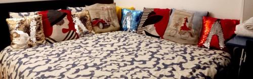 Quartier de la Goutte-d'Or House | Discover Comfort at Chambre 2 Arena - La Chapelle