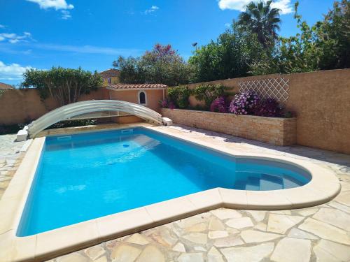 Portiragnes House | Relaxing Retreat: 2 Bedrooms with Pool and Spa Near Ocean