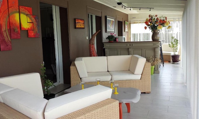 Tourville-sur-Arques House | Cozy Private Rooms in Winter Garden with Garage & Bikes