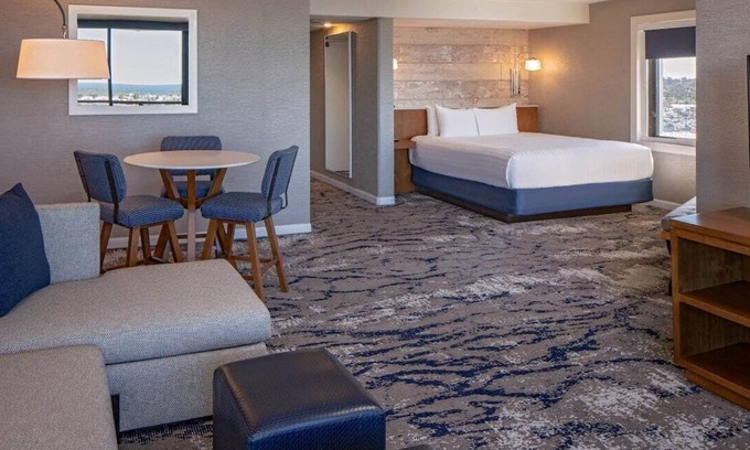 San Diego Hotel | Incredible 2 Connecting Suites with Spa & Pool Access