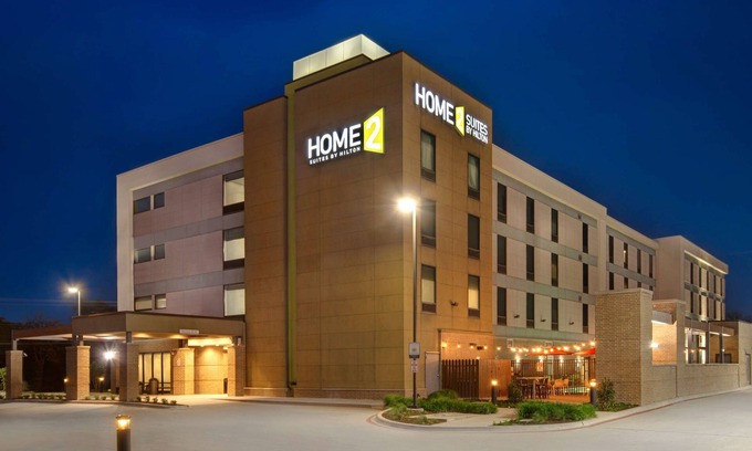 University Apartment | Family-Friendly 2 Connecting Suites with Pool Access