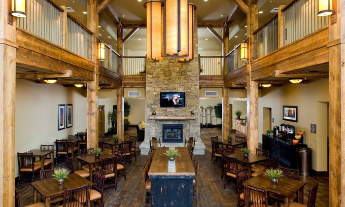 Bozeman Apartment | Convenient 2 Connecting Suites with Pool & Kitchen Access