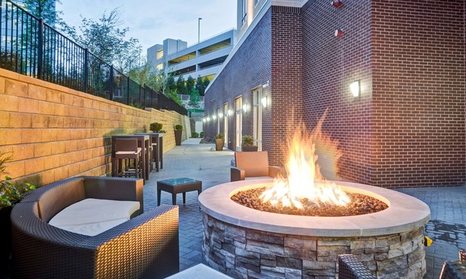 Franklin Apartment | Comfortable 2 Connecting Suites with Pool and Family Amenities