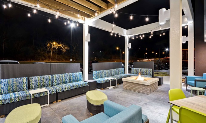 Rosedale Apartment | Spacious 2 Connecting Suites with Pool and Kitchen Access