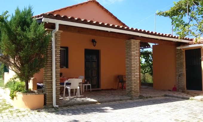 Kavos Apartment | Relaxing Beachside Apartments for 4-5 Guests in Corfu