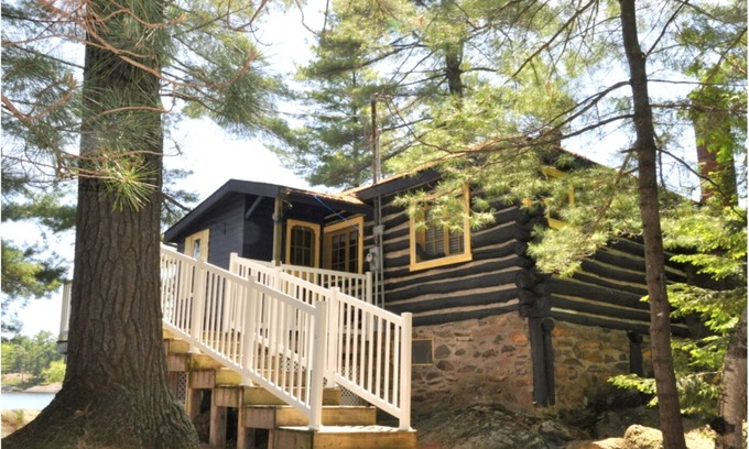 Gravenhurst Cottage | Lake Kahshe Cottages: Breathtaking Views & Unique Amenities