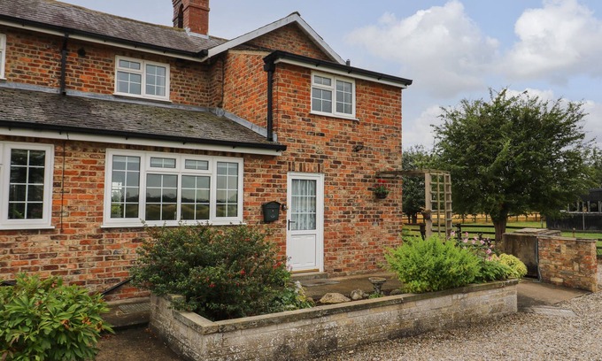 Stockton on the Forest Cottage | Discover 2 Crosslands: Garden Oasis in Stockton-On-The-Forest