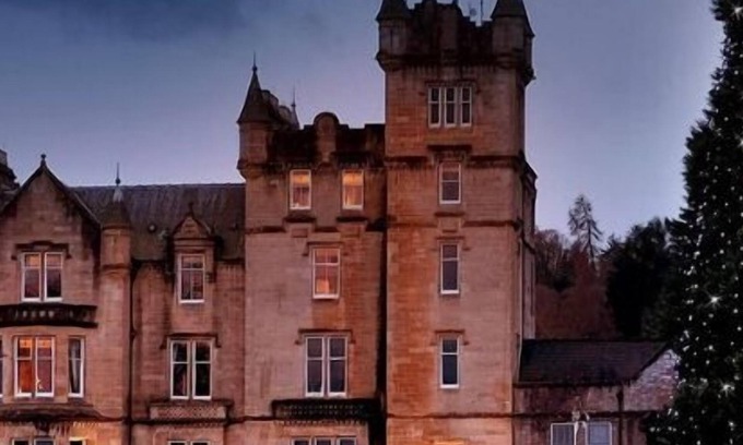 Alexandria Cabin | Experience Christmas in London & Cameron House Retreat