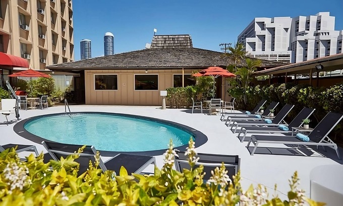 Ala Moana House | Relaxing Retreat: Two Double Rooms at Pagoda Hotel