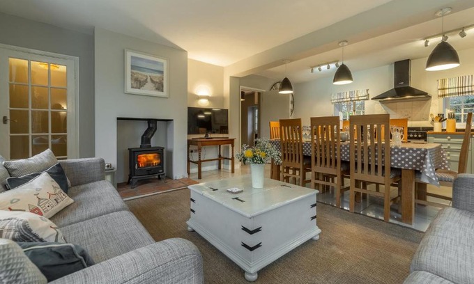 Thornham House | Family-Friendly Retreat at 2 Dix Cottages Awaits You