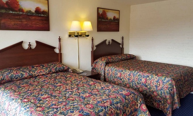Grissom - Highland Hotel | Comfortable Stay at Red Carpet Inn Near Virginia Tech