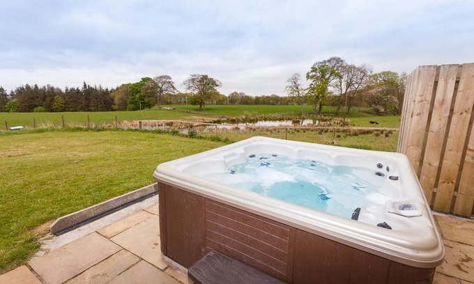 Linlithgow Apartment | Top-Rated Eden at Williamscraig Cottages for Families & Pets
