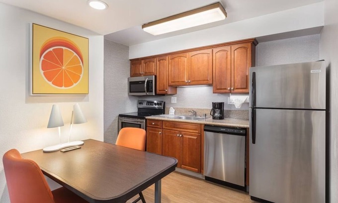 Anaheim Resort Hotel | 2 Family-Friendly Full Apartments w/Cozy Fireplace and Full Kitchen - Parking